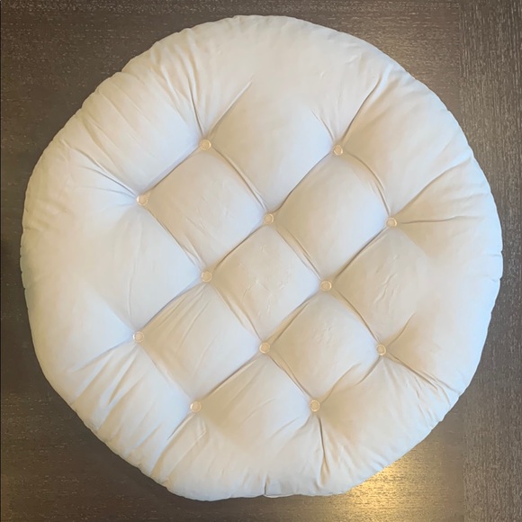 Small Gray Tufted Cushion - Picture 1 of 4